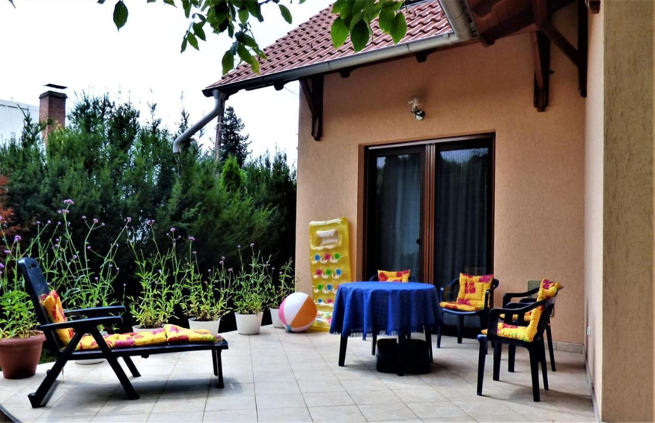 Villa Szemermetes Erzsok Nyaralohaz Gyomaendrőd Exterior foto