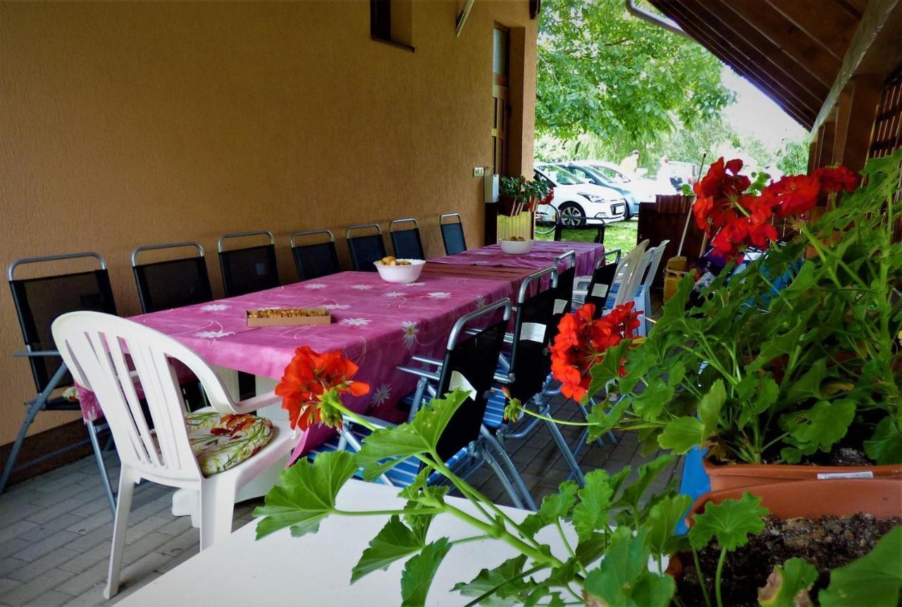 Villa Szemermetes Erzsok Nyaralohaz Gyomaendrőd Exterior foto